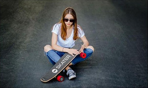 Elektronický skateboard jízda